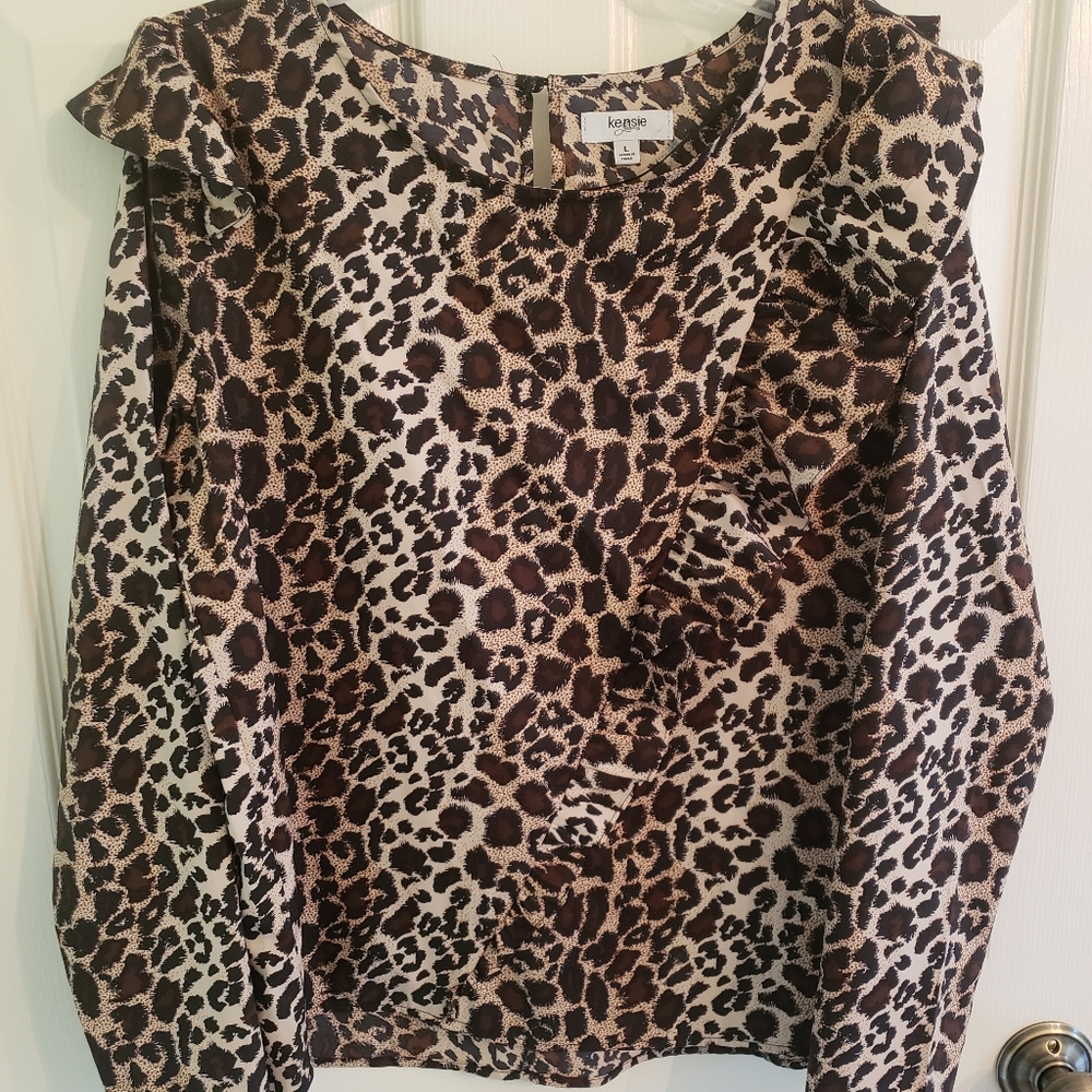 •Leopard shirt•